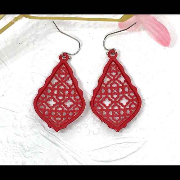 NEW 🌸 Red Filigree teardrop earrings 🌸 - Picture 2 of 2